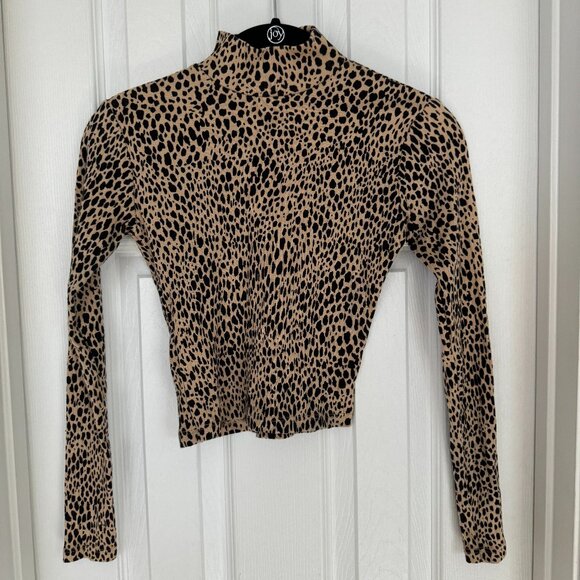 NWOT, Brandy Melville Cheetah / Leopard Print Turtleneck Long Sleeve Top, OSFA - Picture 2 of 8